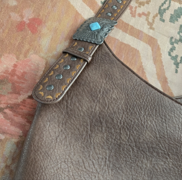 Wrangler Tan Fringe Shoulder Bag - Picture 2 of 3